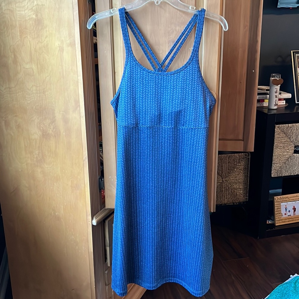 Columbia Sundress. Medium. Blue patterned.